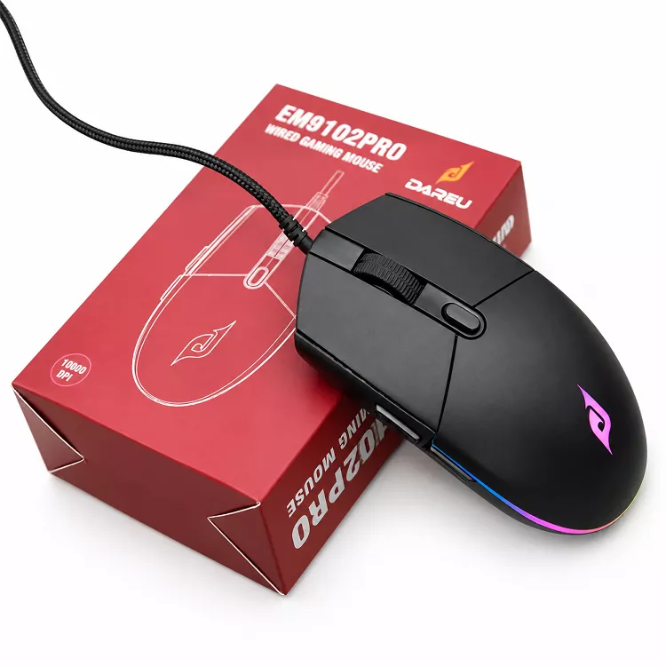 Chuột gaming Dareu EM9102 Pro màu đen cạnh hộp đựng