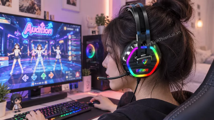 Game thủ đeo tai nghe gaming G608 LED RGB
